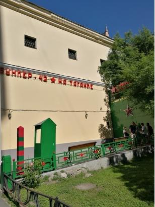 【南方周末】藏在地下深处的“冷战”