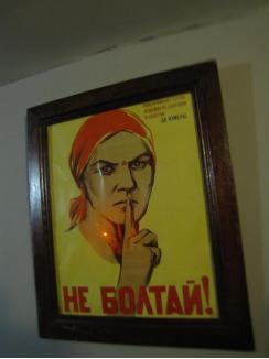 【南方周末】藏在地下深处的“冷战”