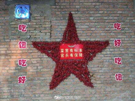 【光明网】兵哥哥囤大白菜也拉线标齐 网友：菜“站”得都比我军训队列齐