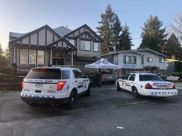 「光明网」温哥华爆发枪击 宝马车撞进别墅 2人惨死家中