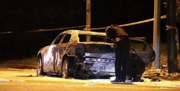 「光明网」温哥华爆发枪击 宝马车撞进别墅 2人惨死家中