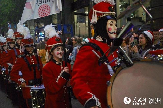 「人民网」火热街头派对拉开悉尼圣诞庆典帷幕