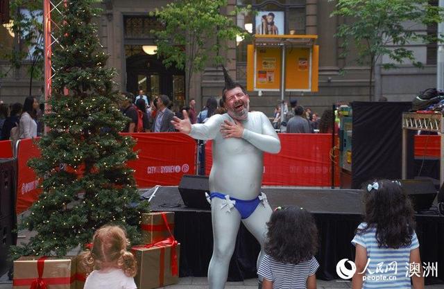 「人民网」火热街头派对拉开悉尼圣诞庆典帷幕