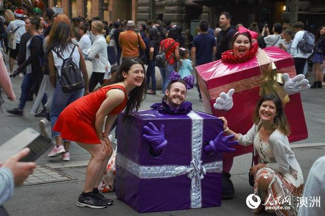 「人民网」火热街头派对拉开悉尼圣诞庆典帷幕