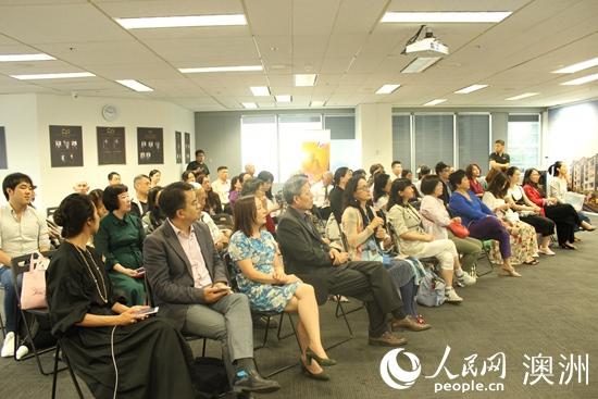 【人民网】澳华裔母子创作历史小说《蓝花楹》在悉尼举行新书发布会