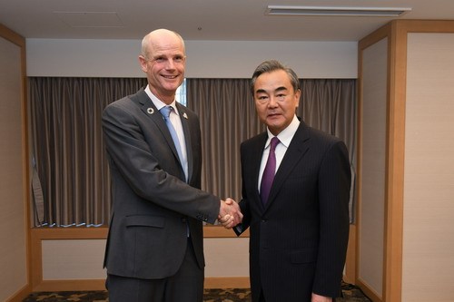 【外交部网站】王毅会见荷兰外交大臣布洛克