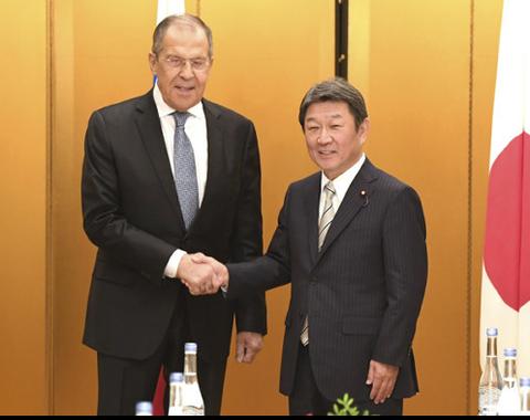 海外网@俄外长递给日本外相一张清单：美日这些事，我们很关心