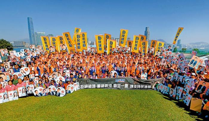 齐鲁网：香港区议会选举今日投票，舆论呼吁市民以票止乱