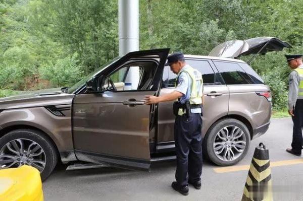 光明网：以山为名，与山为伴，他是大山深处的一抹红