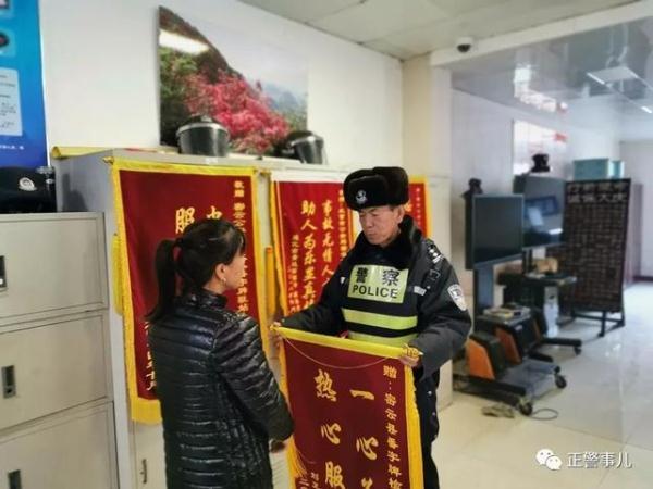 光明网：以山为名，与山为伴，他是大山深处的一抹红