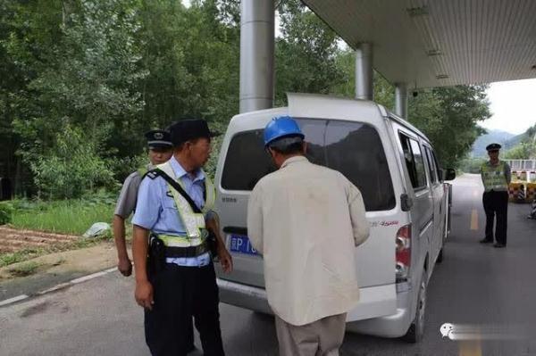 光明网：以山为名，与山为伴，他是大山深处的一抹红
