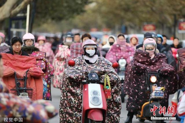 [环球网]中国北方气温断崖式下降 网友调侃“秋裤已发好友申请”