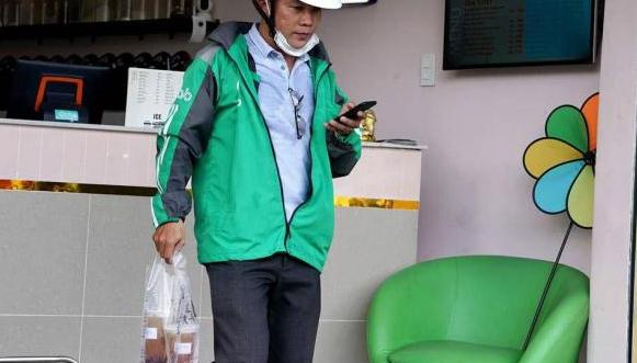 「光明网」女子兄妹5人患肾病3人死亡，丈夫辞去教师工作送外卖为其治病