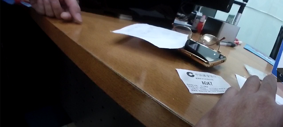 「文汇报」中奖了！14000元就可以买下馆藏一对熊猫珍币？“收藏馆馆长”的套路让70岁老太很激动……