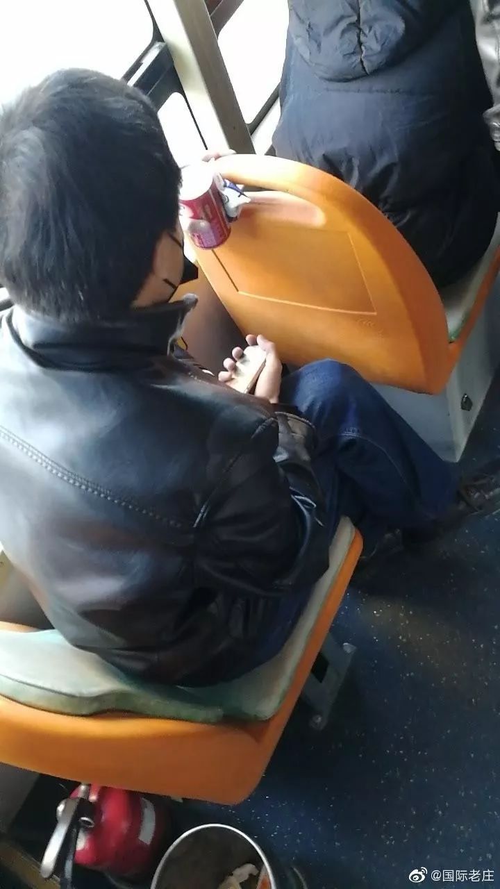 #燕赵晚报#你有教养的样子 真美！我们身边从来都不缺少美 也不缺少发现美的眼睛