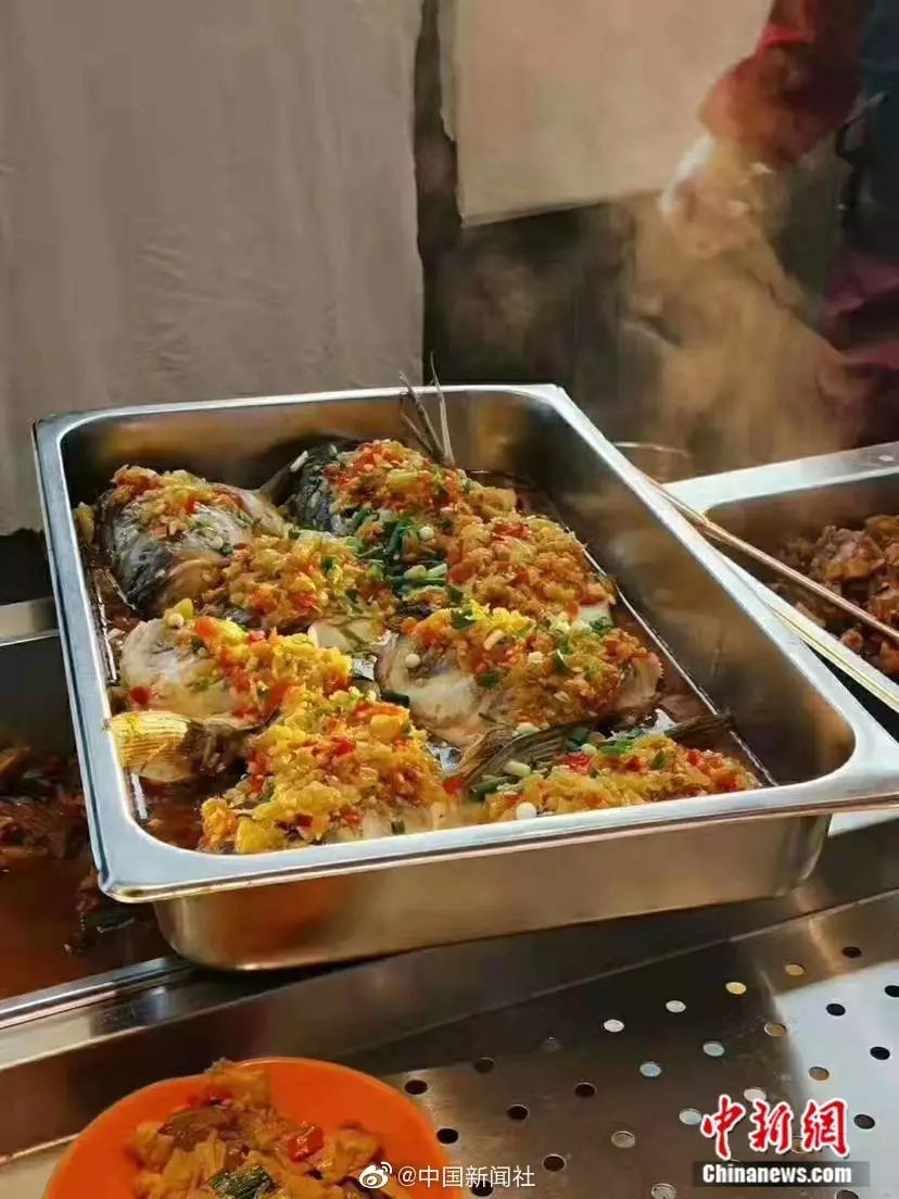 人民日报■【荐读】又是别人家！这所高校捞3000斤鱼给学生加餐