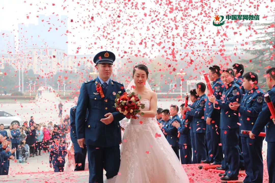 【中国军网】看了这场集体婚礼，你会懂得军人的爱情