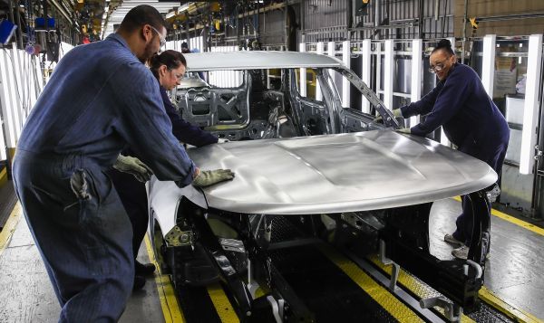 参考消息网：调查显示：全球制造业库存积压严重