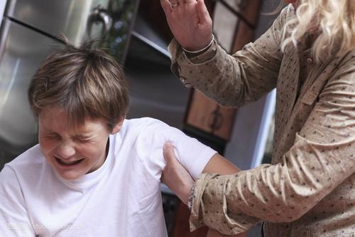 「光明网」叛逆期并非在“青春”和2岁才有，三个特点告诉家长：孩子要叛逆