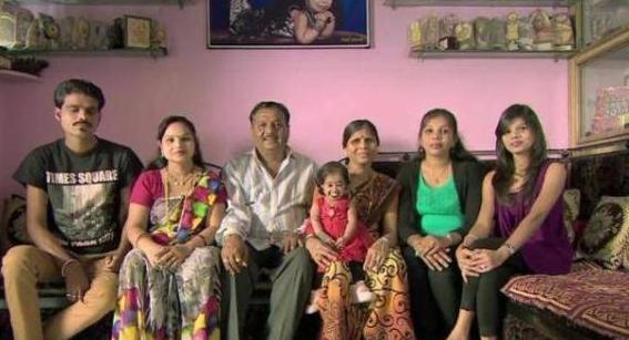 光明网@印度女子身高63cm，体重6公斤，打破纪录成世界上最矮的女子