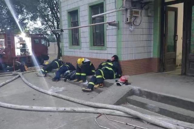 #中国经济网#这几张照片突然“火”了