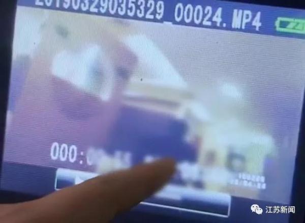 光明网@彩票中了18万，男子洗澡庆祝！结果差点哭着出来