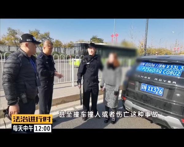 「光明网」嚣张！路虎女司机被截停，一查居然发现4副假车牌