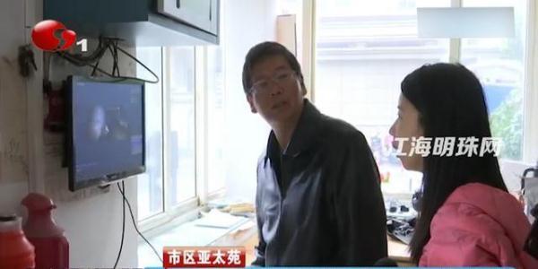 #光明网#2000多元快递放门卫，客户来取却找不到，快递小哥担全责