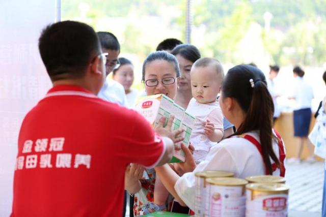 「光明网」践行公益责任 伊利获“中国母婴企业公益行动杰出贡献奖”