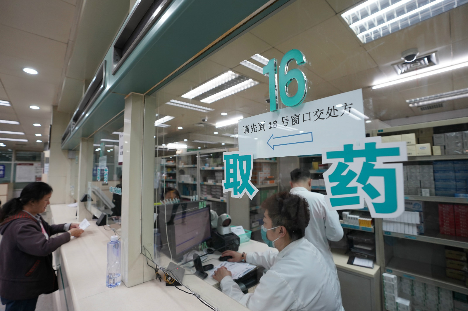 每日经济新闻@“贵族药”开出“平民价”！2019年医保谈判结果公布：PD-1、丙肝新药首纳医保，进口药现全球最低价