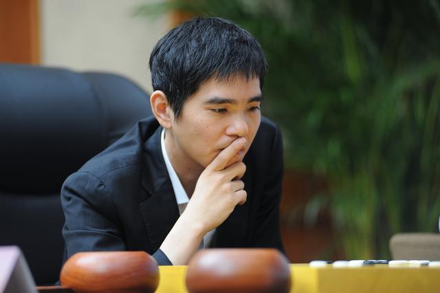 #澎湃新闻#唯一赢过阿尔法狗的围棋手李世石谈退役：人工智能不可战胜