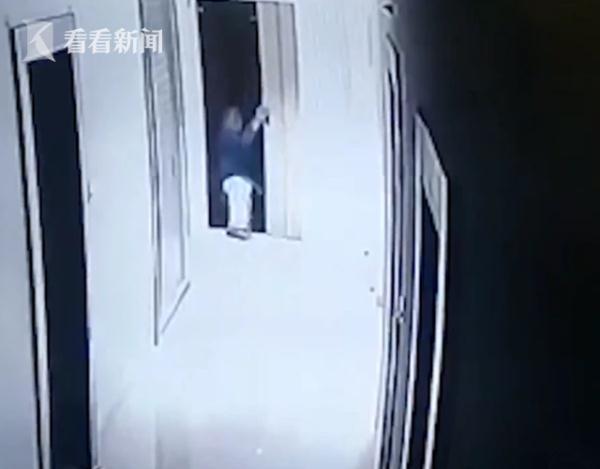 [光明网]男子参加订婚宴遭“吃人”电梯吞亡 坠楼瞬间曝光