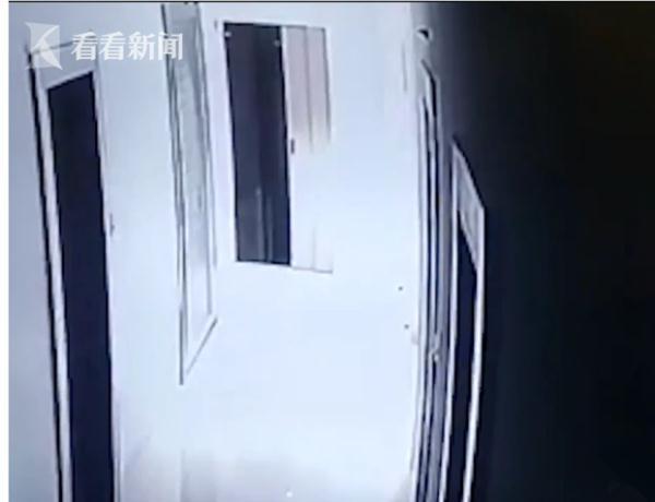 [光明网]男子参加订婚宴遭“吃人”电梯吞亡 坠楼瞬间曝光