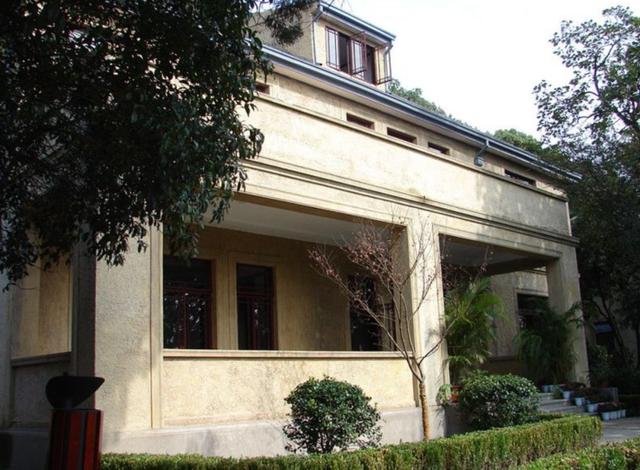 静逸别墅作为张的私宅,也是曹振生出力修建