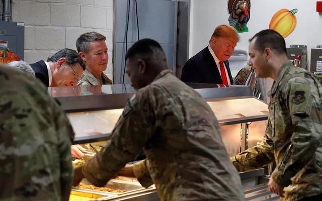 [新京报]“花样百出”的感恩节，特朗普今年也有了新动作