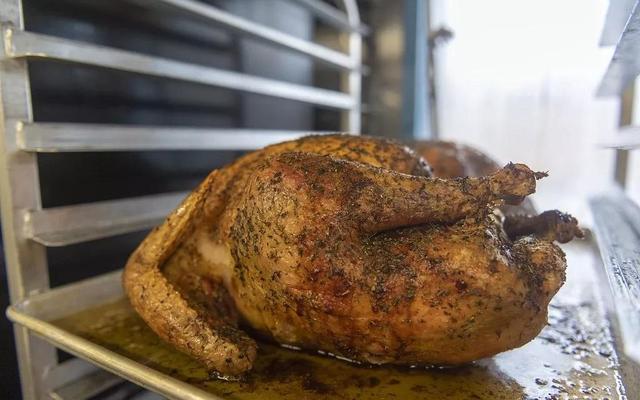 [新京报]“花样百出”的感恩节，特朗普今年也有了新动作