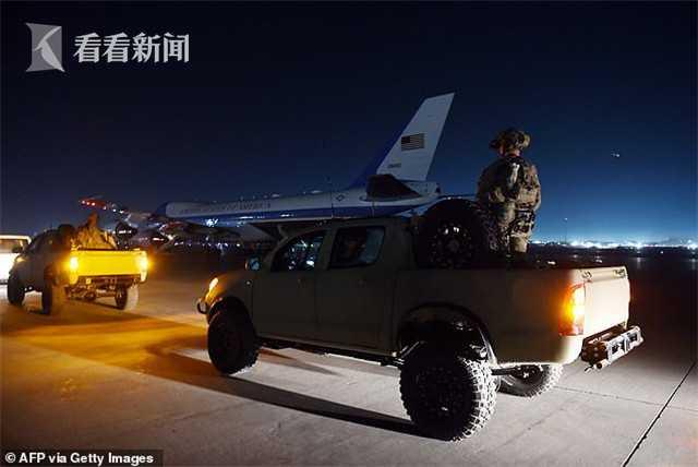 看看新闻■特朗普没去海湖庄园过感恩节 突访阿富汗 和士兵吃火鸡被指摆拍