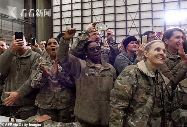 看看新闻■特朗普没去海湖庄园过感恩节 突访阿富汗 和士兵吃火鸡被指摆拍