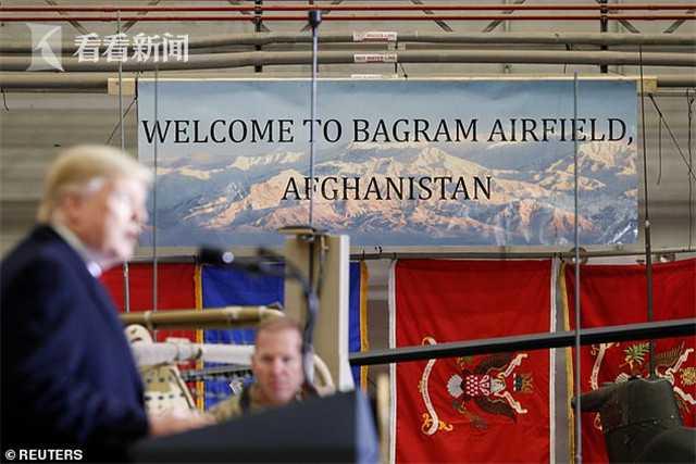 看看新闻■特朗普没去海湖庄园过感恩节 突访阿富汗 和士兵吃火鸡被指摆拍