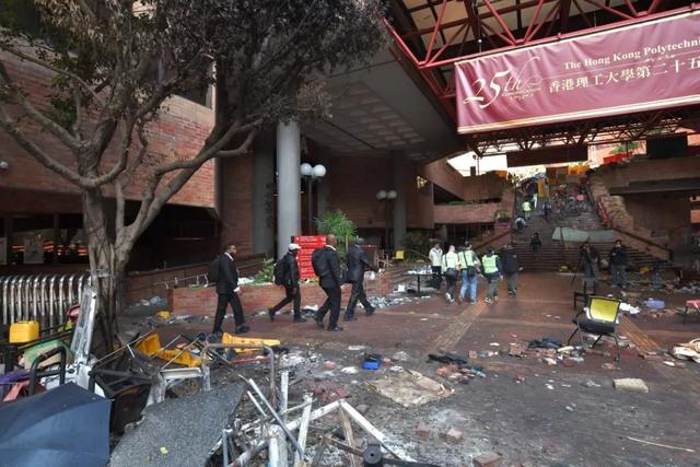 中国经济网@香港理工大学解封，搜出4000多枚汽油弹，宛若“巨型武器库”；港警“一哥”：考虑用木弹对付暴徒