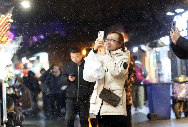「新京报」北京初雪，如约而至
