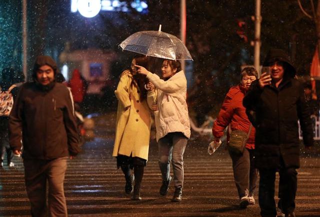 「新京报」北京初雪，如约而至