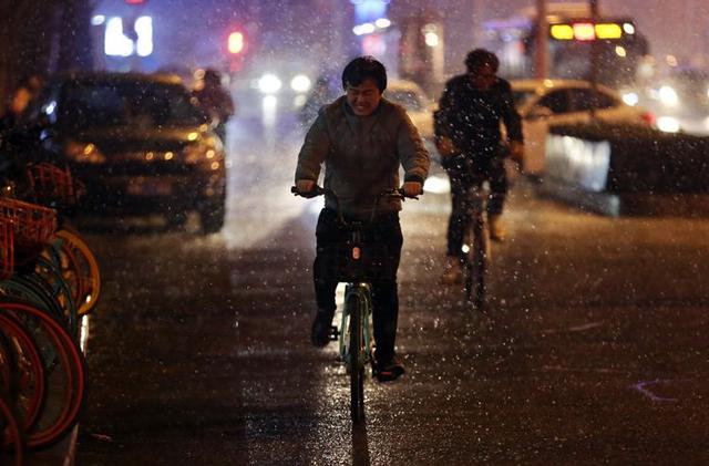「新京报」北京初雪，如约而至