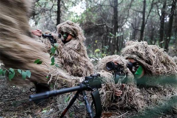 光明网：不输男兵，勇夺“枪王”！这名00后狙击手小姐姐厉害了