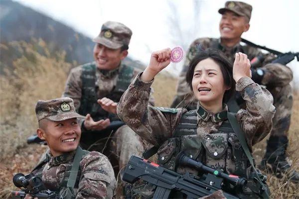 光明网：不输男兵，勇夺“枪王”！这名00后狙击手小姐姐厉害了