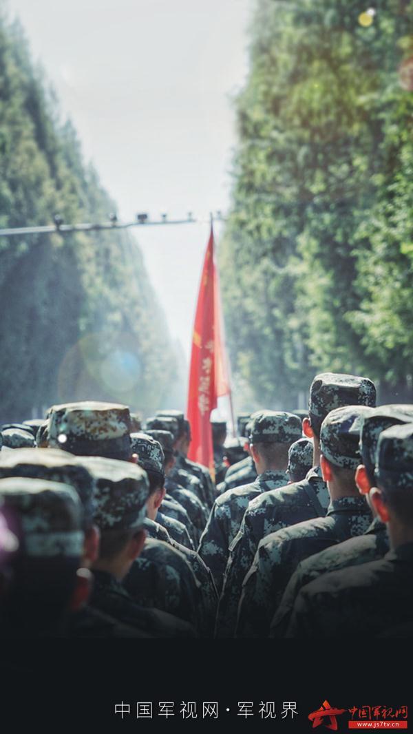 [光明网]新兵来了！他们认真训练的样子真帅
