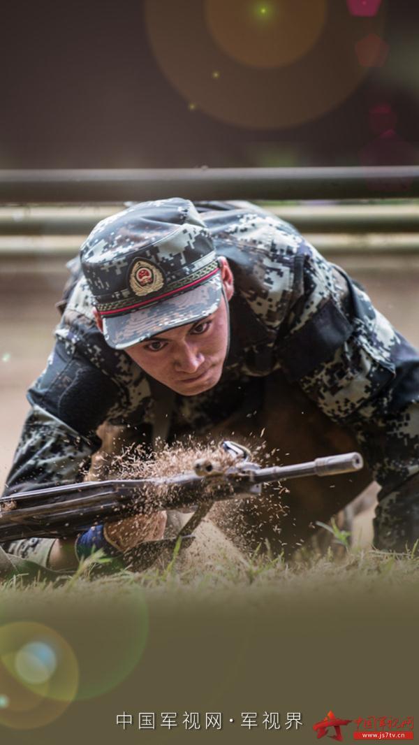[光明网]新兵来了！他们认真训练的样子真帅