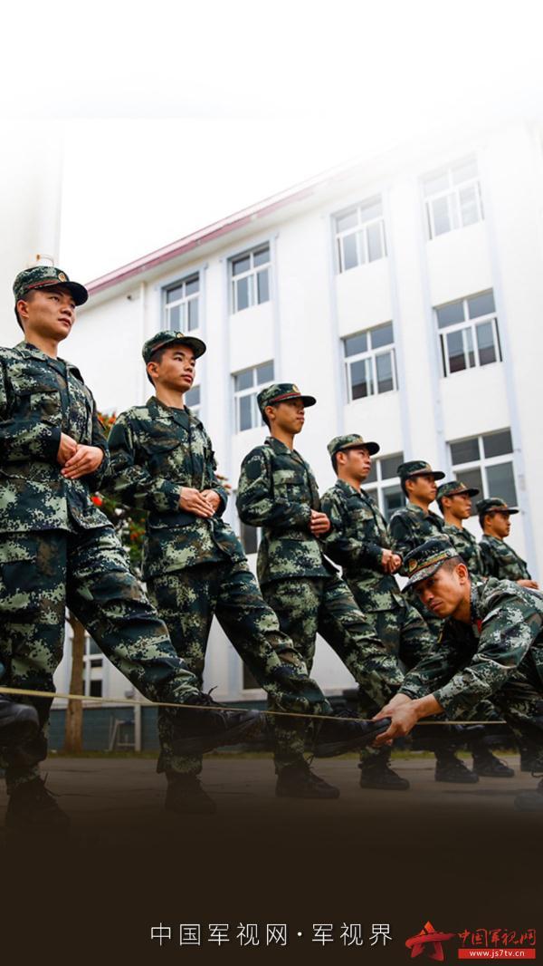[光明网]新兵来了！他们认真训练的样子真帅