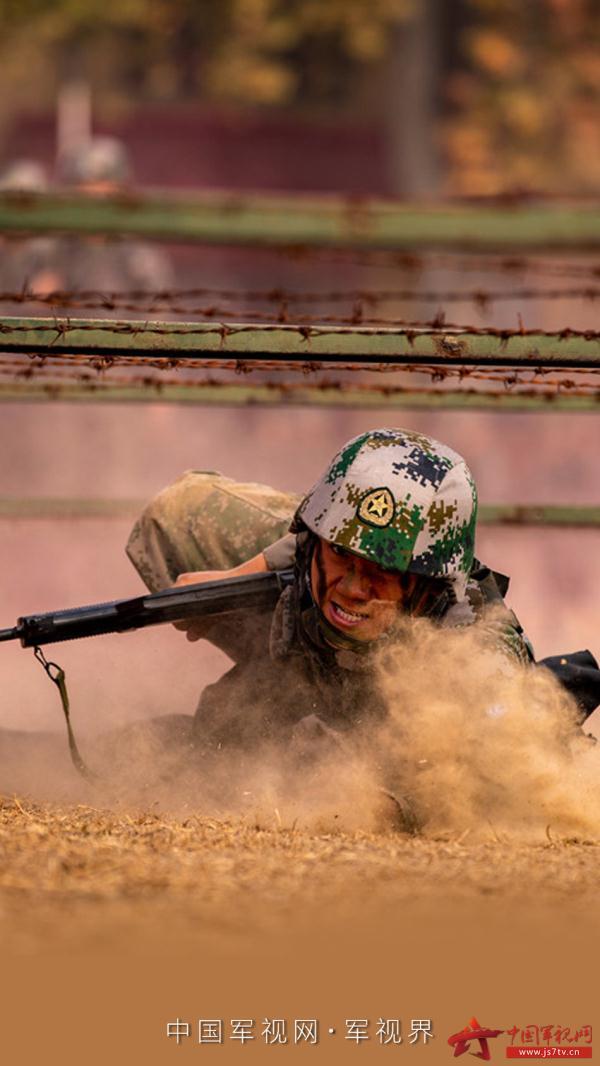 [光明网]新兵来了！他们认真训练的样子真帅