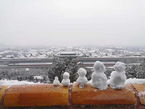 「海外网」雪后景山拍故宫 今天的北京变身童话世界